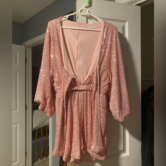 Light pink sequins romper - Picture 1 of 3